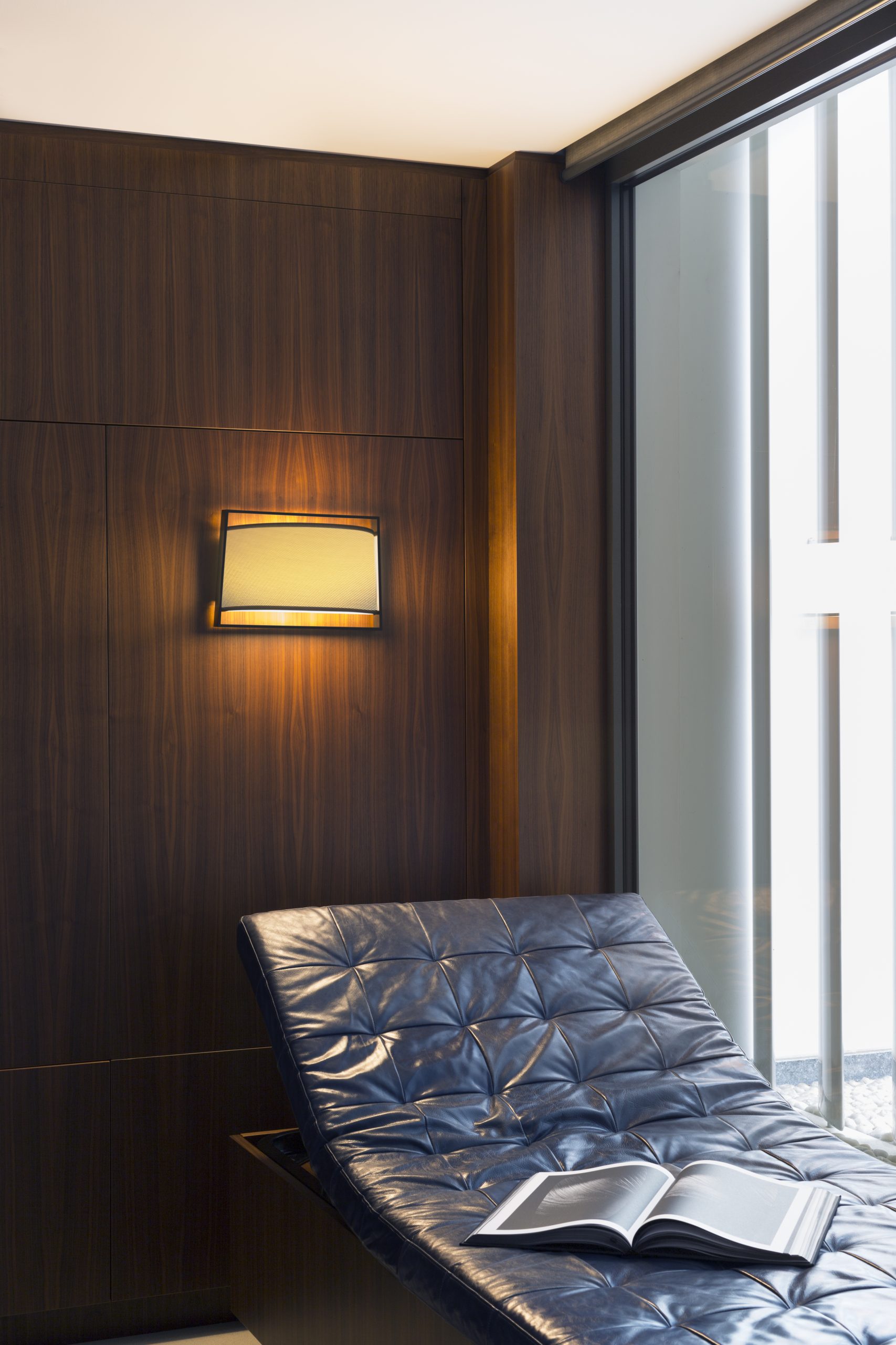 551.44 C74+beige fabric and black net Macao